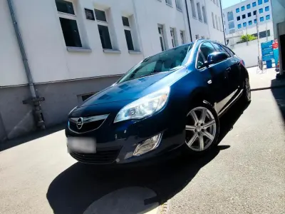 Gebraucht Opel Astra 110 PS (80 kW) 2011 Blau Kombi