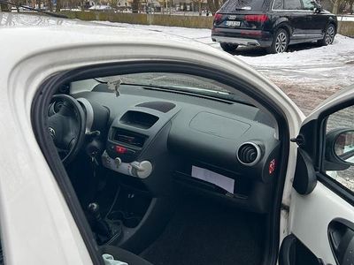 Weiß Gebraucht 2013 Toyota Aygo Kleinwagen | 2.800 €