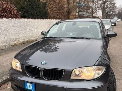 Grau Gebraucht 2006 BMW 118 Kleinwagen | 3.600 € (Guter Preis)