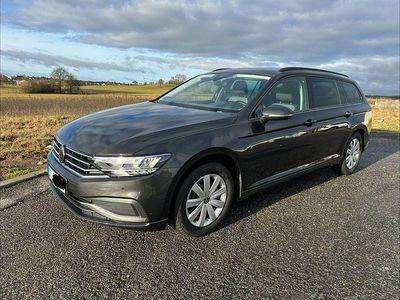Gebraucht VW Passat 150 PS (110 kW) 2023 Grau Kombi