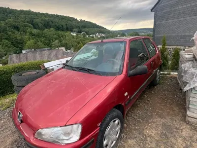 Gebraucht Peugeot 106 60 PS (44 kW) 2001 Rot Kleinwagen