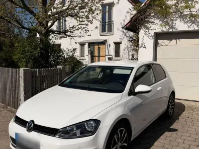 Gebraucht VW Golf VII Comfortline 110 PS (80 kW) 2015 Weiß Limousine