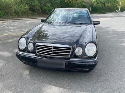 Usata Mercedes E430 278 CV (204 kW) 1998 Blu Berlina