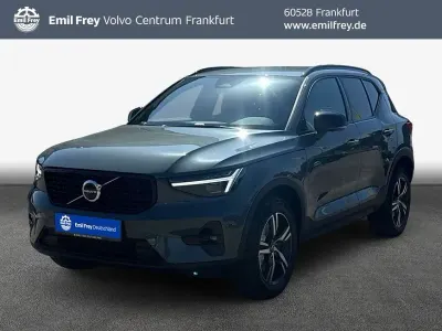 Neu Volvo XC40 Plus 163 PS (119 kW) 2026 Grün SUV