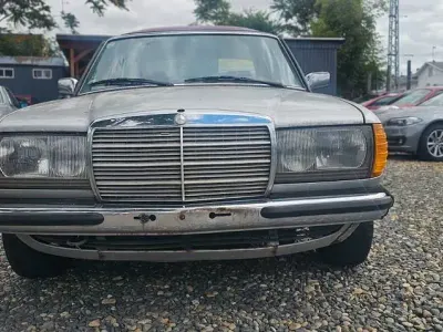 Gebraucht Mercedes 230 136 PS (100 kW) 1984 Silber Limousine