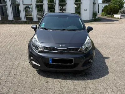 Gebraucht Kia Rio Edition 7 86 PS (63 kW) 2014 Grau Limousine
