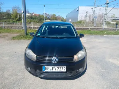 Second-hand VW Golf VII Comfortline 105 CP (77 kW) 2012 Negru Berlinǎ