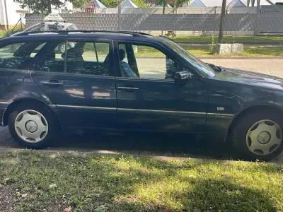 Używany Mercedes C230 Elegance 150 KM (110 kW) 1996 Czarny Kombi