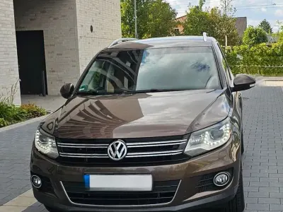 Gebraucht VW Tiguan LOUNGE 140 PS (102 kW) 2015 Braun SUV