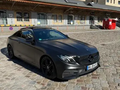 Gebraucht Mercedes E200 AMG line 197 PS (144 kW) 2020 Schwarz Coupé