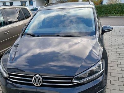 Grau Gebraucht 2016 VW Touran Comfortline Van / Kleinbus | 17.200 € (Fairer Preis)