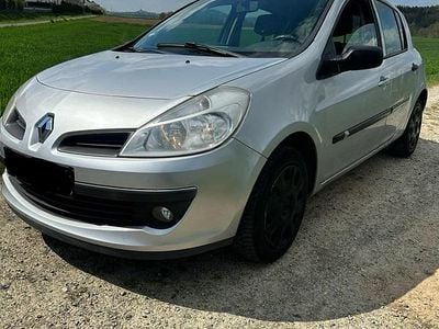 Usata Renault Clio III 75 CV (55 kW) 2007 Argento Berlina