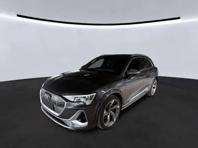 Usata Audi e-tron Ambiente 369 kW (503 CV) 2022 Grigio SUV