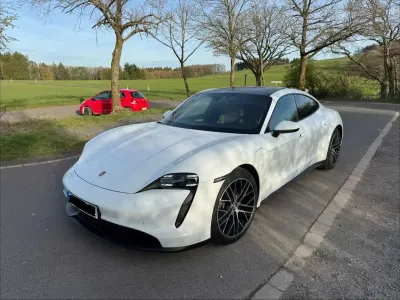 Usata Porsche Taycan 350 kW (476 CV) 2021 Bianco Berlina