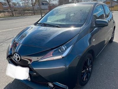 Gebraucht Toyota Aygo X-play 69 PS (50 kW) 2015 Grau Kleinwagen