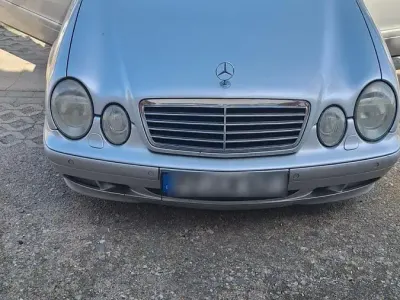 Gebraucht Mercedes CLK230 197 PS (144 kW) 2003 Silber Cabrio