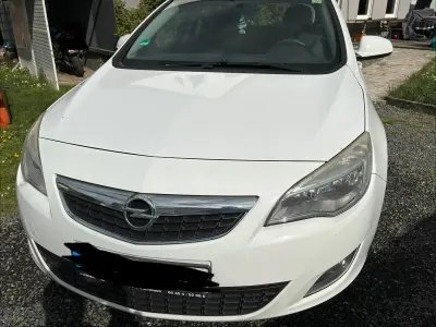Gebraucht Opel Astra 110 PS (80 kW) 2012 Weiß Kombi