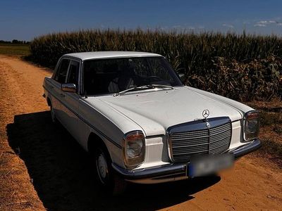 Gebraucht Mercedes 200 95 PS (69 kW) 1975 Weiß Limousine