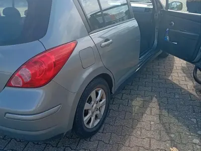 Gebraucht Nissan Tiida 2008 Silber Kleinwagen