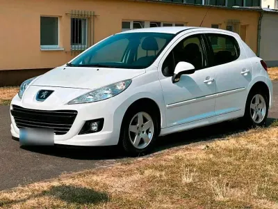Gebraucht Peugeot 207 101 PS (74 kW) 2012 Weiß Kleinwagen