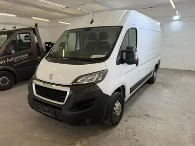 Gebraucht Peugeot Boxer 120 PS (88 kW) 2024 Lackierung weiss Van