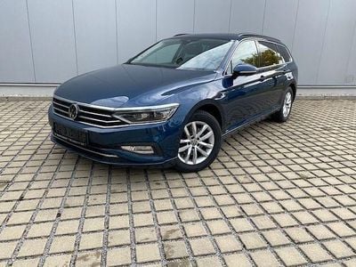 Gebraucht VW Passat IQ Drive 150 PS (110 kW) 2022 Aquamarinblau metallic (metallic) Kombi