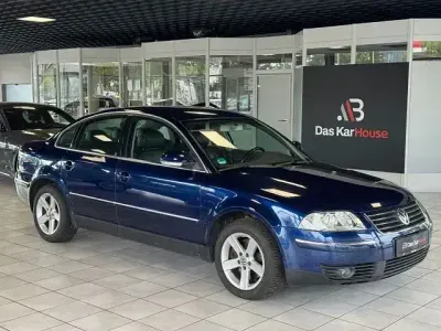 Second-hand VW Passat Highline 163 CP (119 kW) 2004 Albastru Berlinǎ