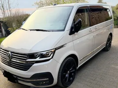 Gebraucht VW Multivan 204 PS (150 kW) 2022 Grau Van / Kleinbus