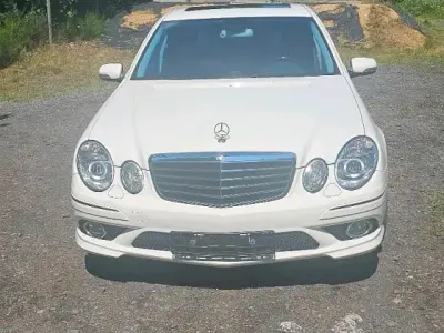 Gebraucht Mercedes E500 Avantgarde 306 PS (225 kW) 2007 Weiß Limousine