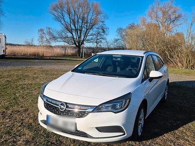 Gebraucht Opel Astra 95 PS (69 kW) 2016 Weiß Kombi