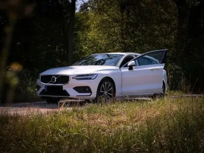 Gebraucht Volvo V60 Momentum 197 PS (144 kW) 2020 Weiß Kombi