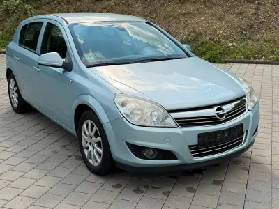 Gebraucht Opel Astra 90 PS (66 kW) 2010 Blau Limousine