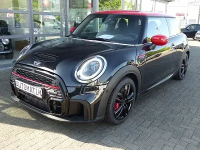 Używany Mini John Cooper Works Essential 231 KM (169 kW) 2023 Czarny Hatchback