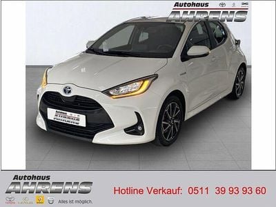 Gebraucht Toyota Yaris Hybrid Club 116 PS (85 kW) 2021 Schneeweiß Kleinwagen