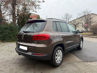 Braun Gebraucht 2011 VW Tiguan SUV | 9.999 € (Fairer Preis)