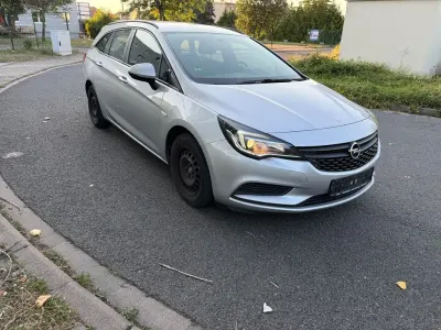 Gebraucht Opel Astra Selection 95 PS (69 kW) 2016 Silber Kombi