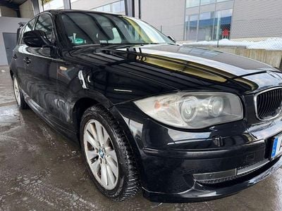 Gebraucht BMW 118 143 PS (105 kW) 2011 Schwarz Kleinwagen