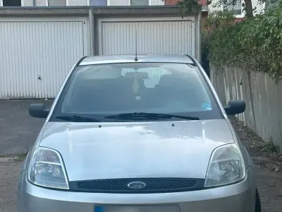 Gebraucht Ford Fiesta 70 PS (51 kW) 2004 Grau Kleinwagen
