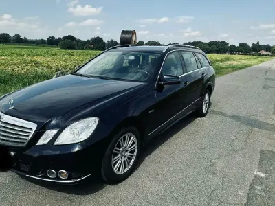 Gebraucht Mercedes E220 170 PS (125 kW) 2011 Blau Limousine