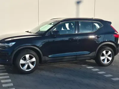 Gebraucht Volvo XC40 Momentum 163 PS (119 kW) 2022 Schwarz SUV