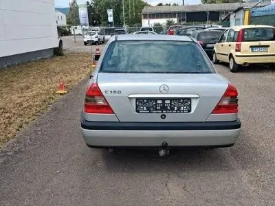 Gebraucht Mercedes C180 122 PS (89 kW) 1996 Silber Limousine