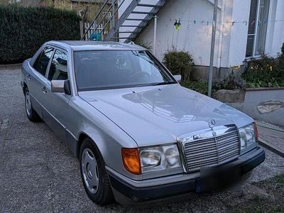 Second-hand Mercedes E260 160 CP (117 kW) 1992 Gri Berlinǎ