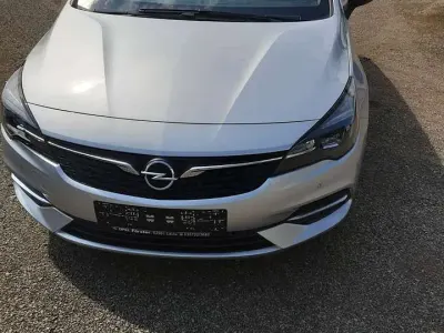 Gebraucht Opel Astra Elegance 145 PS (106 kW) 2021 Argon silber/ice silver (m2) Kleinwagen