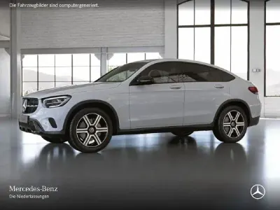 Gebraucht Mercedes GLC200 Night 197 PS (144 kW) 2021 Polarweiß SUV