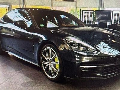 Porsche Panamera 4