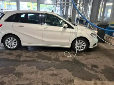 Używany Mercedes B200 136 KM (100 kW) 2012 Biały Minivan