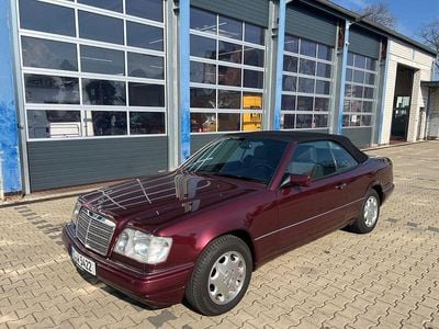 Gebraucht Mercedes E200 136 PS (100 kW) 1997 Rot Cabrio