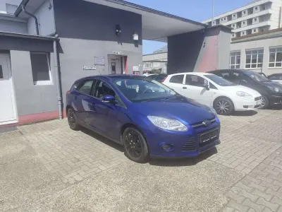 Gebraucht Ford Focus Trend 125 PS (91 kW) 2014 Indicblau metallic Kleinwagen