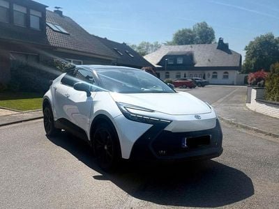 Second-hand Toyota C-HR 140 CP (102 kW) 2024 Alb SUV