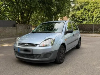Gebraucht Ford Fiesta 90 PS (66 kW) 2006 Blau Kleinwagen
